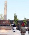 शहीद स्तंभ पर माल्यार्पण