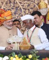 लाभार्थियों को गृहप्रवेश की चाबियां