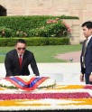 राजघाट पर पुष्पांजलि अर्पित