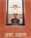 युद्ध स्मारक पर श्रद्धांजलि