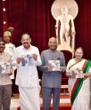 राष्ट्रपति को बाबासाहेब पर पुस्तक भेंट