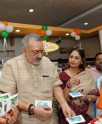 खादी के डिजायनर वस्त्रों का शुभारंभ