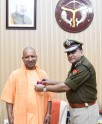 डीजीपी ने सीएम को पुलिस झंडा लगाया