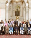 समूह तस्वीर में राष्ट्रपति रामनाथ कोविंद