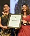 स्मृति ईरानी ने किया महिलाओं को सम्मानित