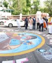 कोरोना वारियर्स के चित्रों पर पुष्प वर्षा