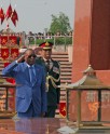 राष्ट्रीय युद्ध स्मारक पर श्रद्धांजलि