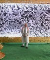 मणिपुर में प्रदर्शनी में मोदी