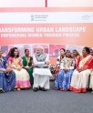 लाभार्थियों के साथ मोदी की बातचीत