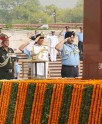 रक्षामंत्री की शहीदों को श्रद्धांजलि