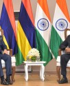 मॉरीशस के पीएम राष्ट्रपति से मिले