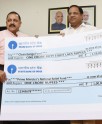 राज्यमंत्री को हरियाणा के मंत्री ने दिया चेक