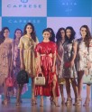 आलिया भट्ट का मॉडल्स के साथ कैटवॉक