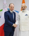 माल्टा के प्रधानमंत्री से मिले मोदी