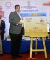 खादी रुमाल की बिक्री का शुभारंभ