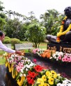 उपराष्ट्रपति की महात्मा गांधी को पुष्पांजलि