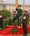 वियतनाम के सेनाध्यक्ष को सलामी