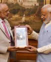 प्रधानमंत्री नरेंद्र मोदी से मुलाकात