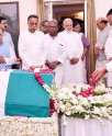 अटलजी को उपराष्‍ट्रपति की पुष्पांजलि