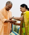 आनंदीबेन ने योगी को राखी बांधी