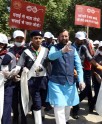 जावड़ेकर का छात्रों के साथ स्वच्छता अभियान