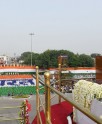 'गले लगाकर कश्मीर का समाधान'