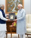 आंध्र प्रदेश के राज्यपाल मोदी से मिले