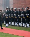 त्रि-सेवा गार्ड ऑफ ऑनर का निरीक्षण