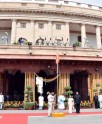 संसद भवन में राष्ट्रीय ध्वज फहराया