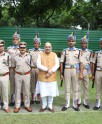 पुलिस जवानों के साथ गृहमंत्री