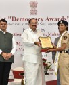 उपराष्ट्रपति ने दिए लोकतंत्र पुरस्कार