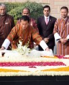 राजघाट पर बापू को श्रद्धासुमन