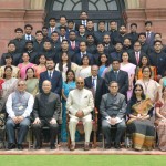प्रशिक्षु अधिकारियों से मिले राष्ट्रपति