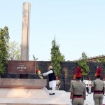 शहीद स्तंभ पर माल्यार्पण