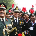 एनसीसी कैडेट्स संग नौसेना प्रमुख