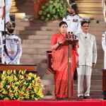 राष्ट्रपति ने दिलाई स्मृति को शपथ
