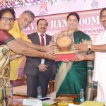 स्मृति इरानी ने दिए हथकरघा निर्यात पुरस्‍