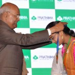 एमबीबीएस छात्रों को स्‍वर्ण पदक