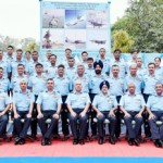 वायु योद्धाओं के साथ समूह तस्वीर