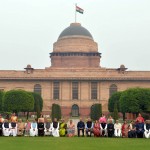 गवर्नर्स के साथ समूह तस्वीर में राष्ट्रपति