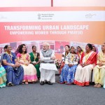 लाभार्थियों के साथ मोदी की बातचीत