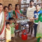 महिंद्रा ने बांटे एलपीजी कनेक्शन