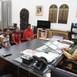 राज्यपाल से मिली जीनियस बहनें