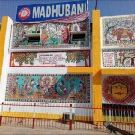 रेलवे स्‍टेशनों पर रंगीन चित्रकारी