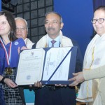 लोकसभा अध्यक्ष ने दिए प्रमाणपत्र