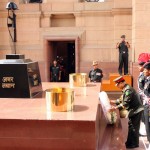 अमर जवान ज्योति पर माल्यार्पण