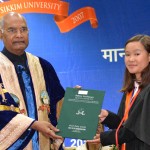 प्रतिभाशाली विद्यार्थियों को डिग्रियां