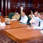 योगी की लोकभवन में अधिकारियों संग बैठक