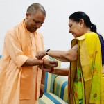 आनंदीबेन ने योगी को राखी बांधी