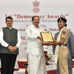 उपराष्ट्रपति ने दिए लोकतंत्र पुरस्कार